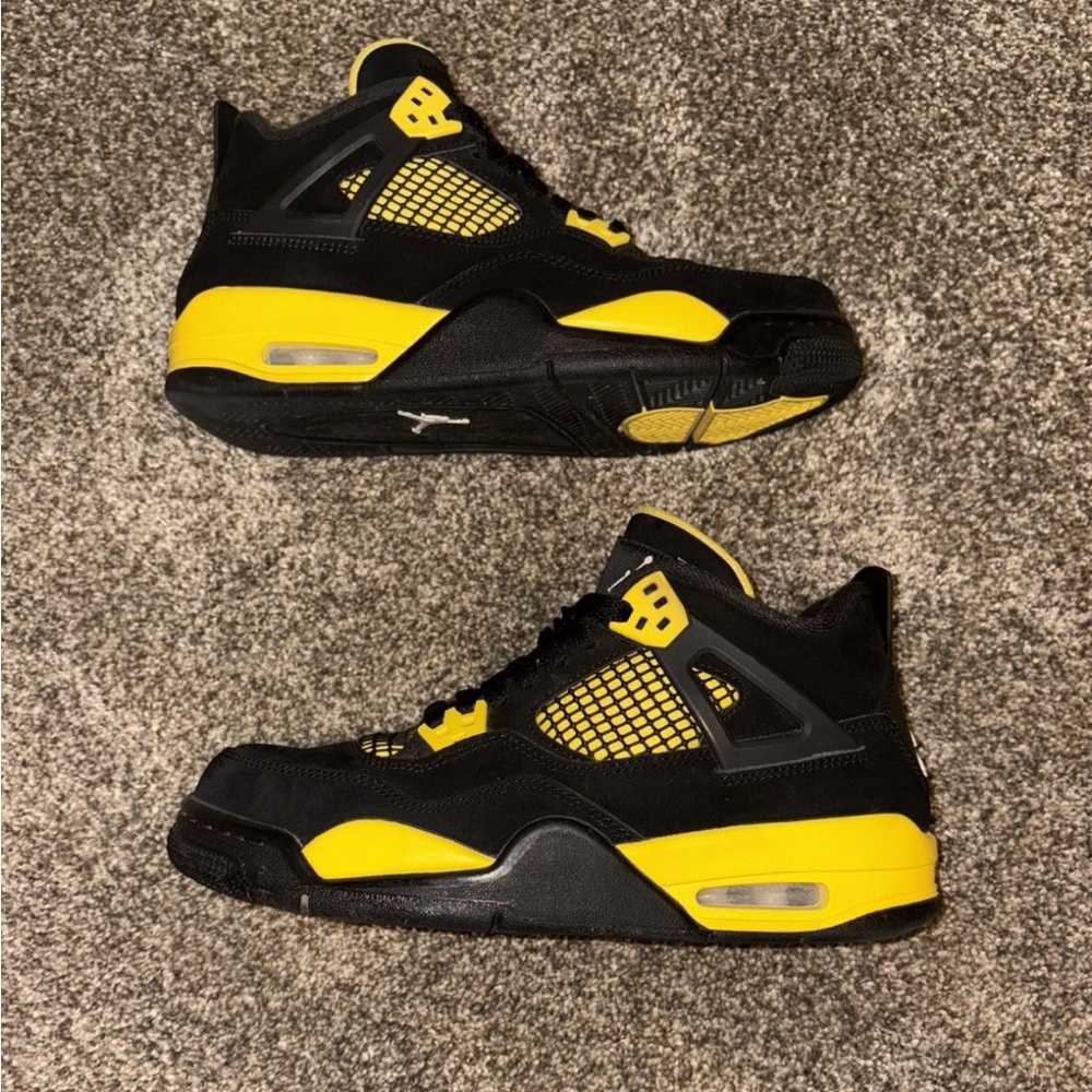 Jordan 4 Retro Thunder
